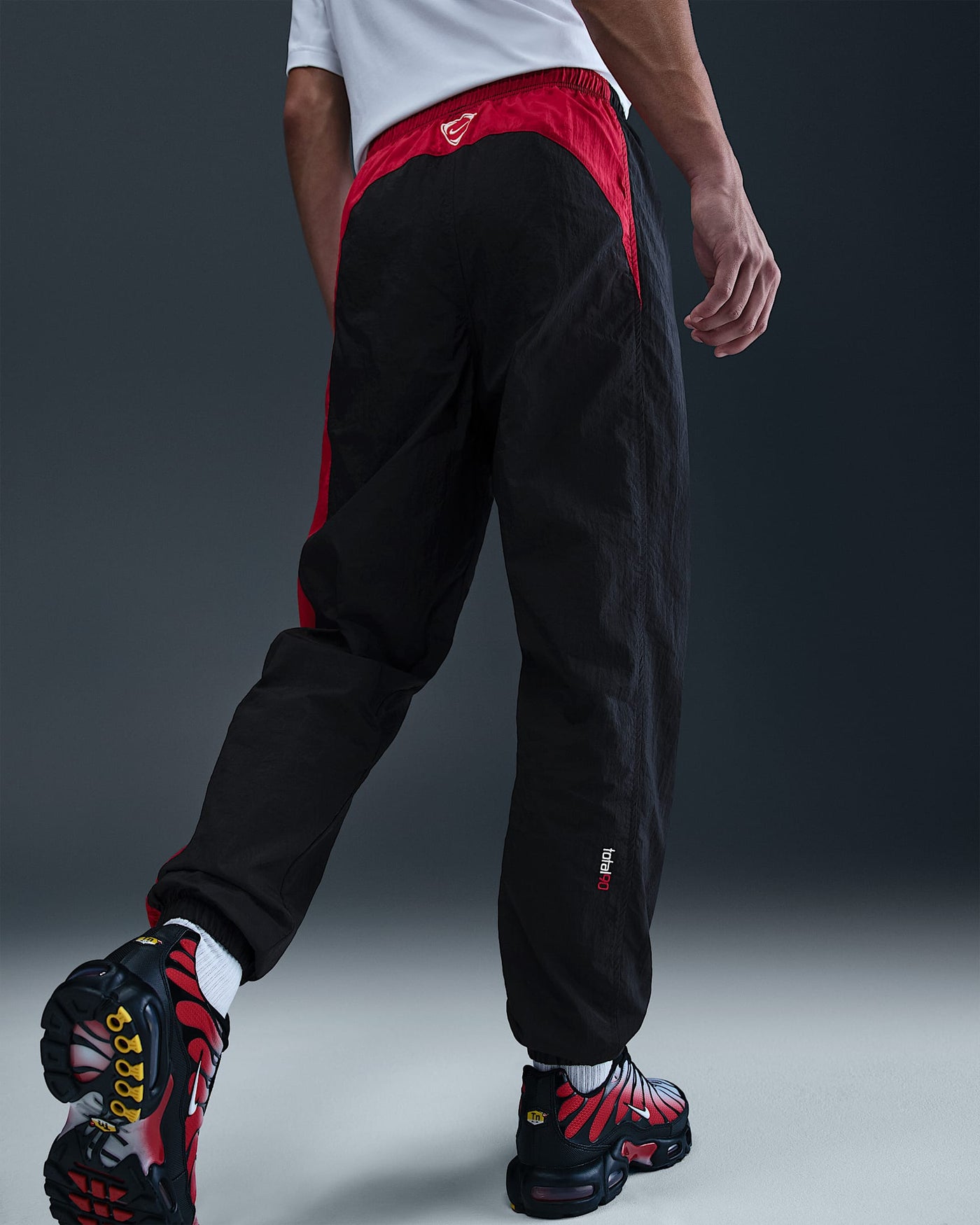 NIKE TOTAL 90 REPEL TRACK PANT