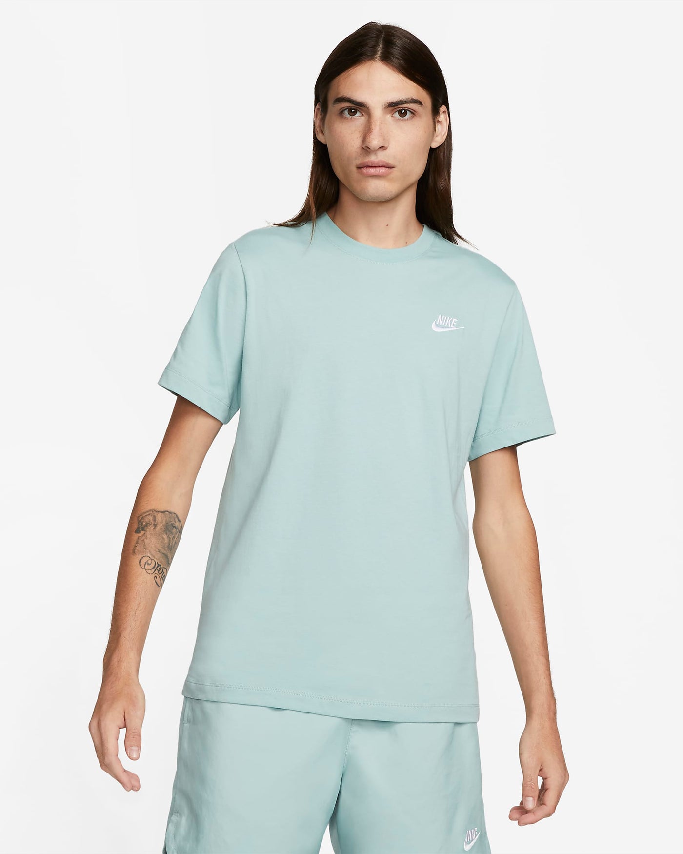 Nike nsw club t shirt best sale